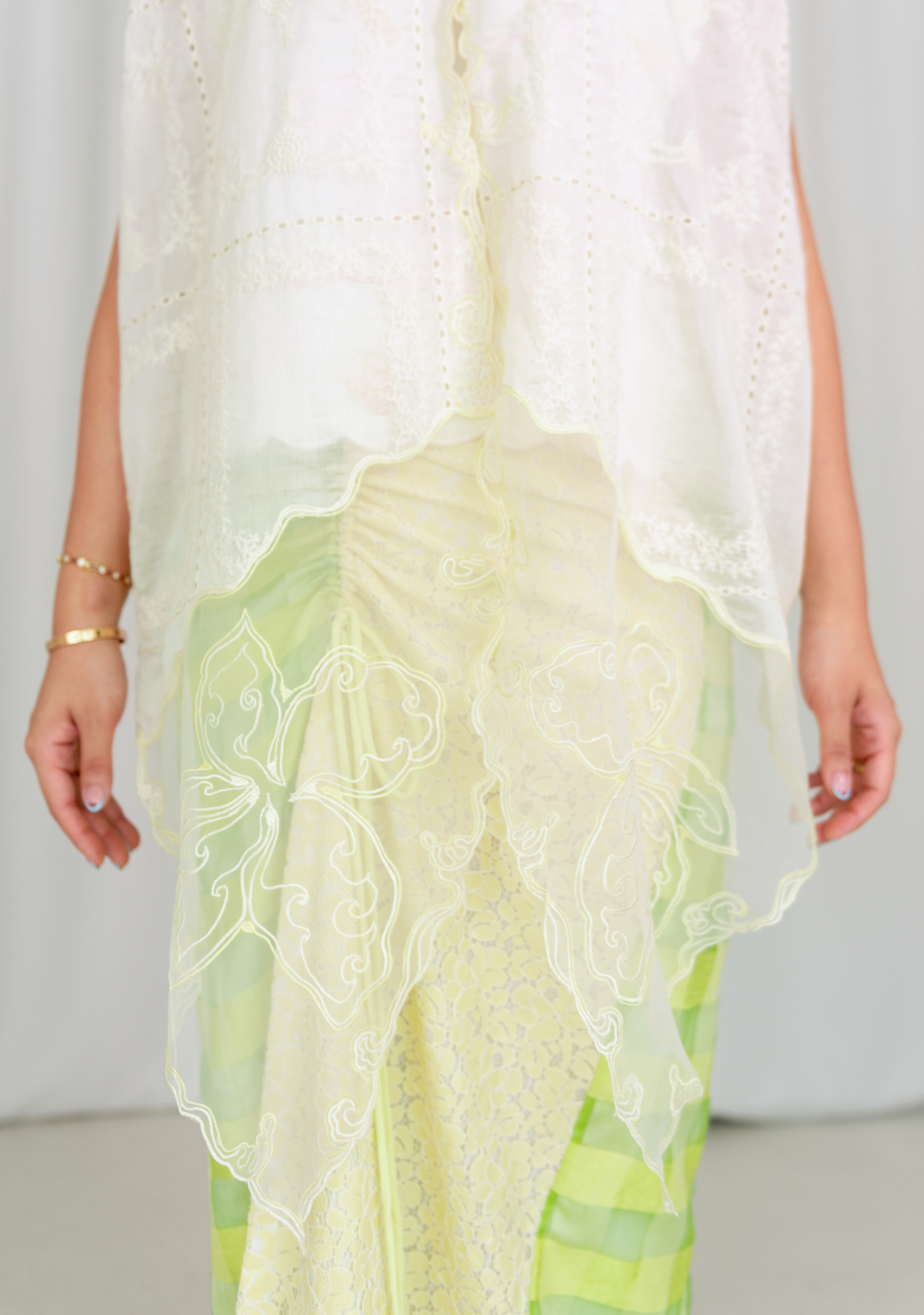 Mustika Pointed Kebaya