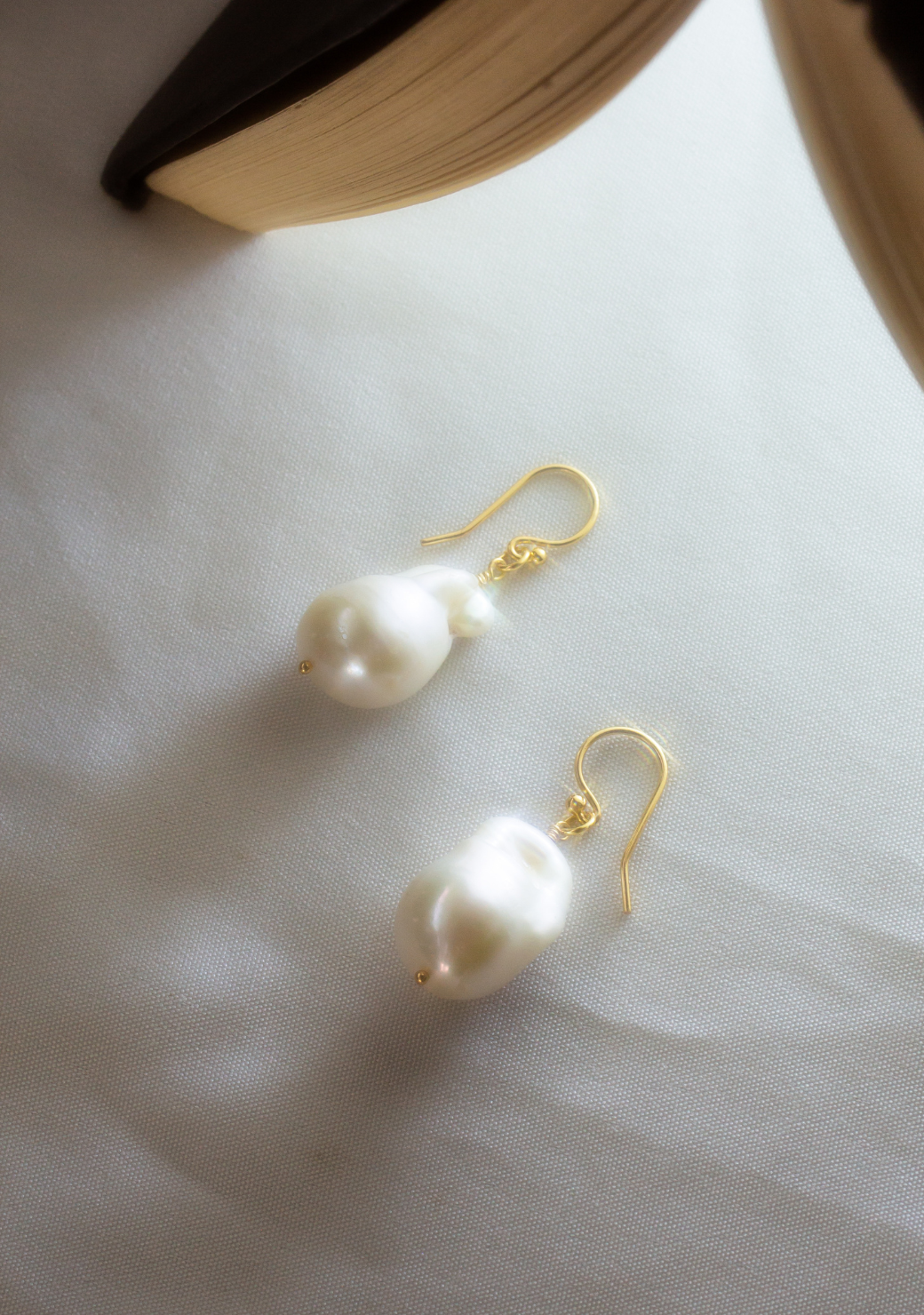 Karthoum Ear Pendants in Freshwater Baroque Pearls