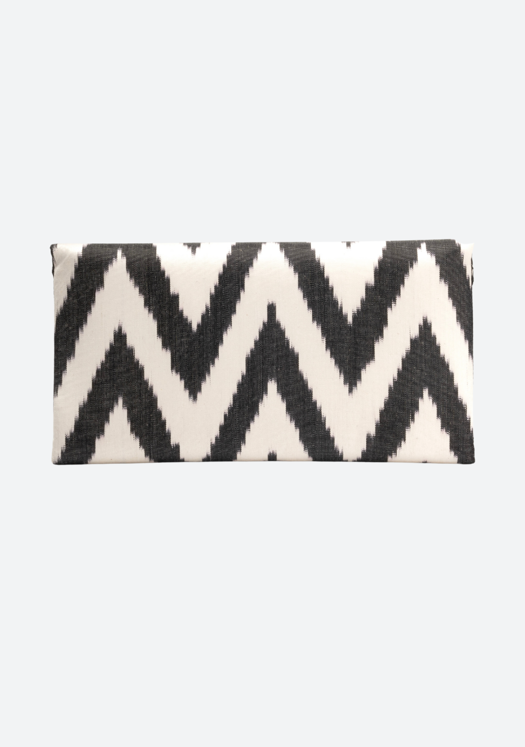 Titin Clutch in Tuxedo