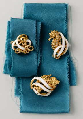 Triton's Brooch - Sea Horse in White Cabebe