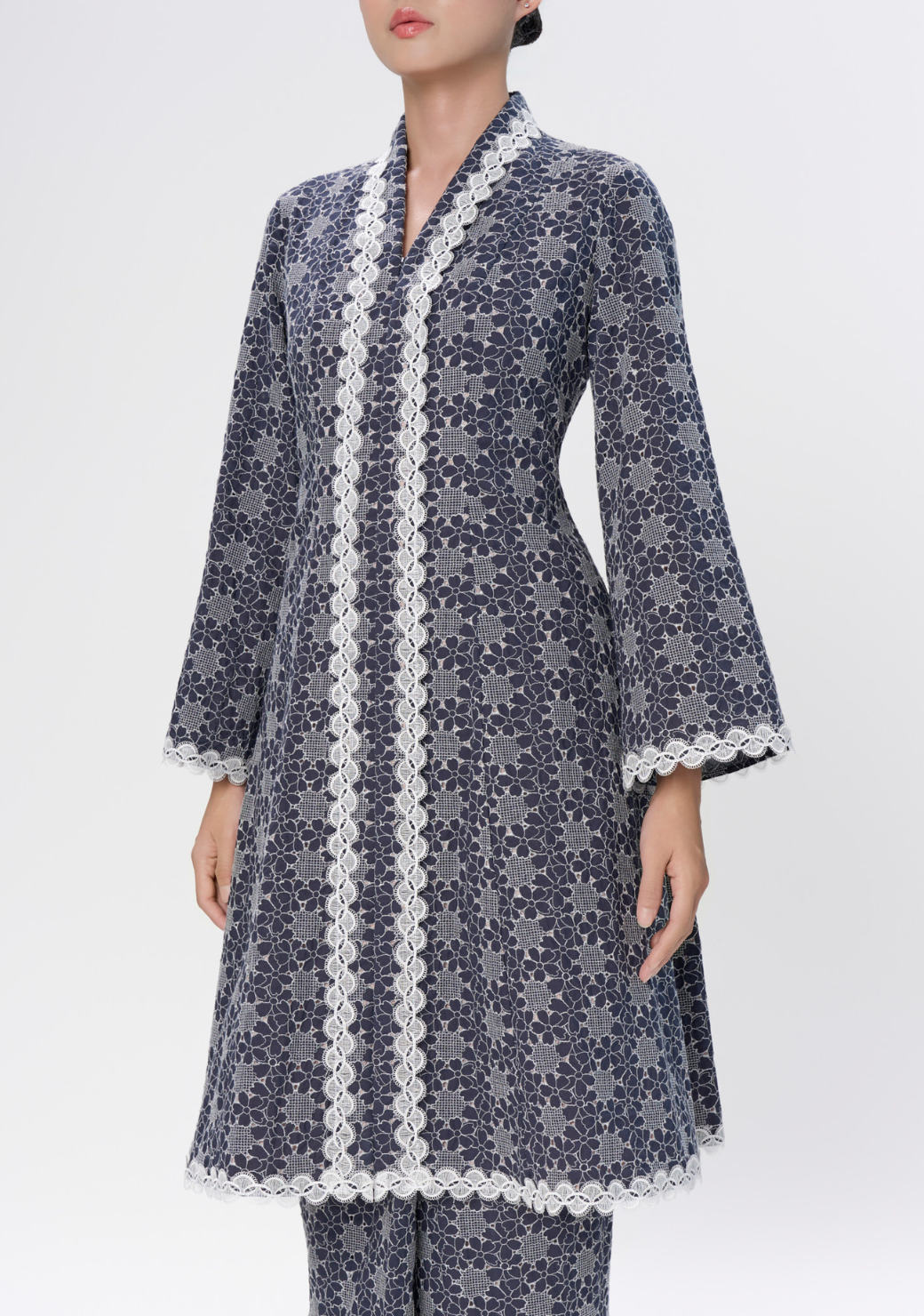 Raya Capsule: Larassati