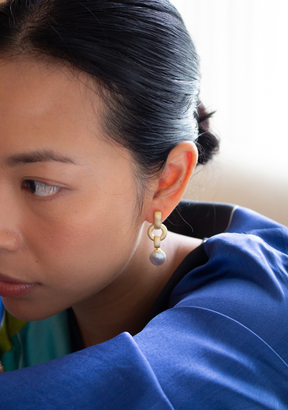 Large Gray Coin Pearls on Chainlink Earrings