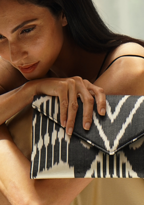 Titin Clutch in Savanna